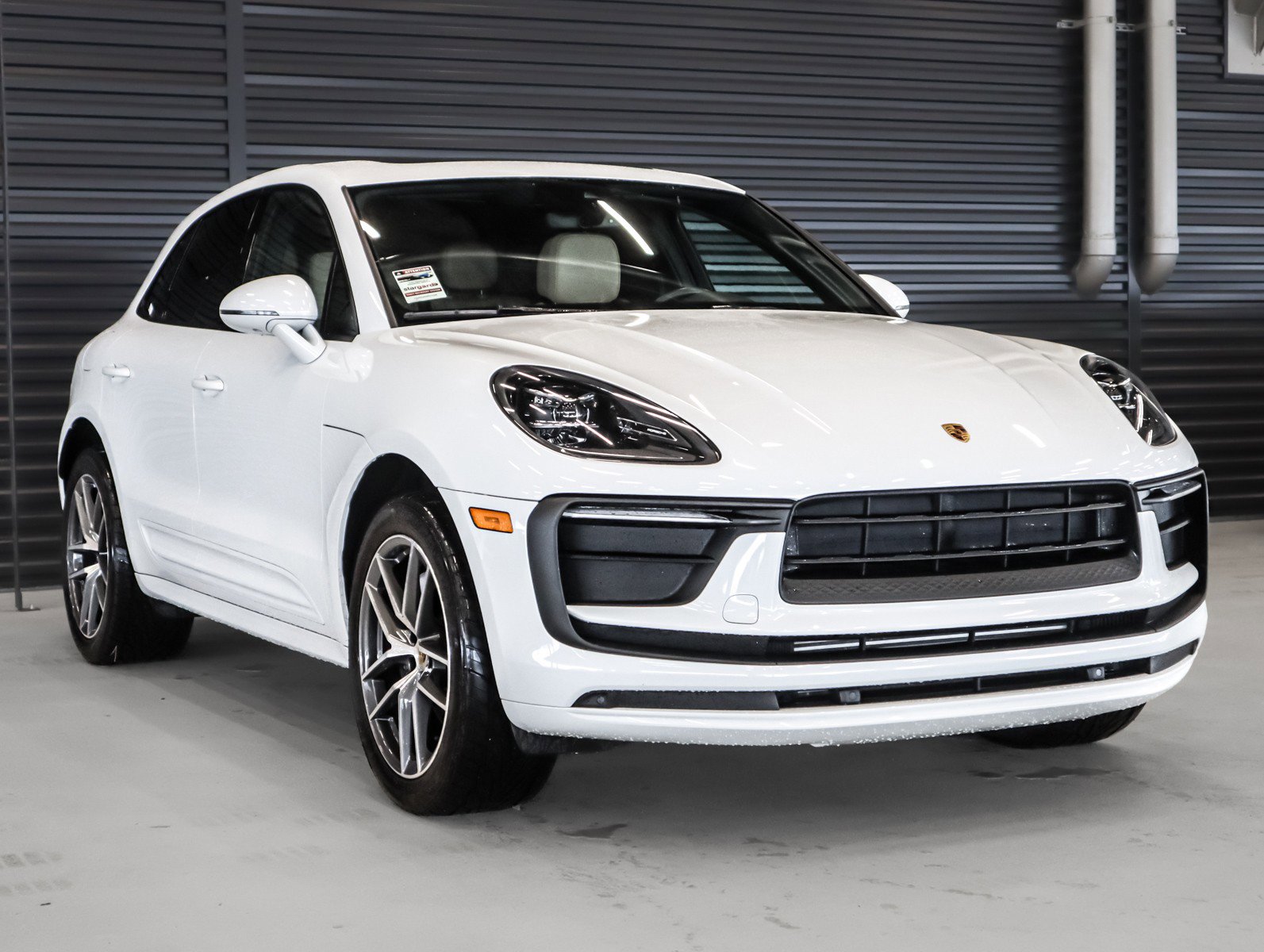 Certified 2022 Porsche Macan image 7