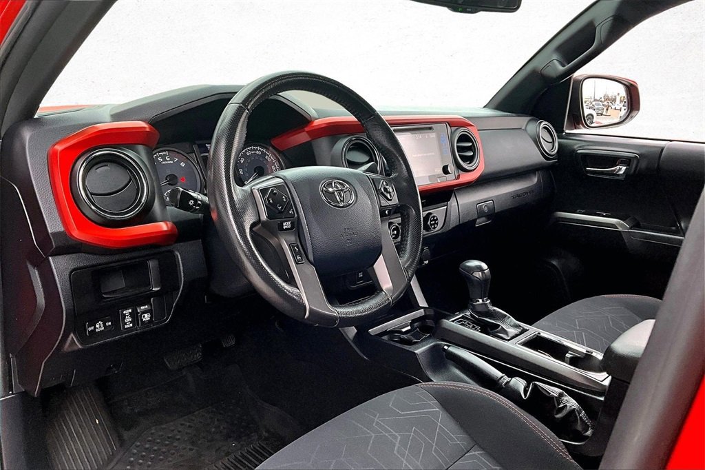 Used 2017 Toyota Tacoma TRD Off-Road image 15