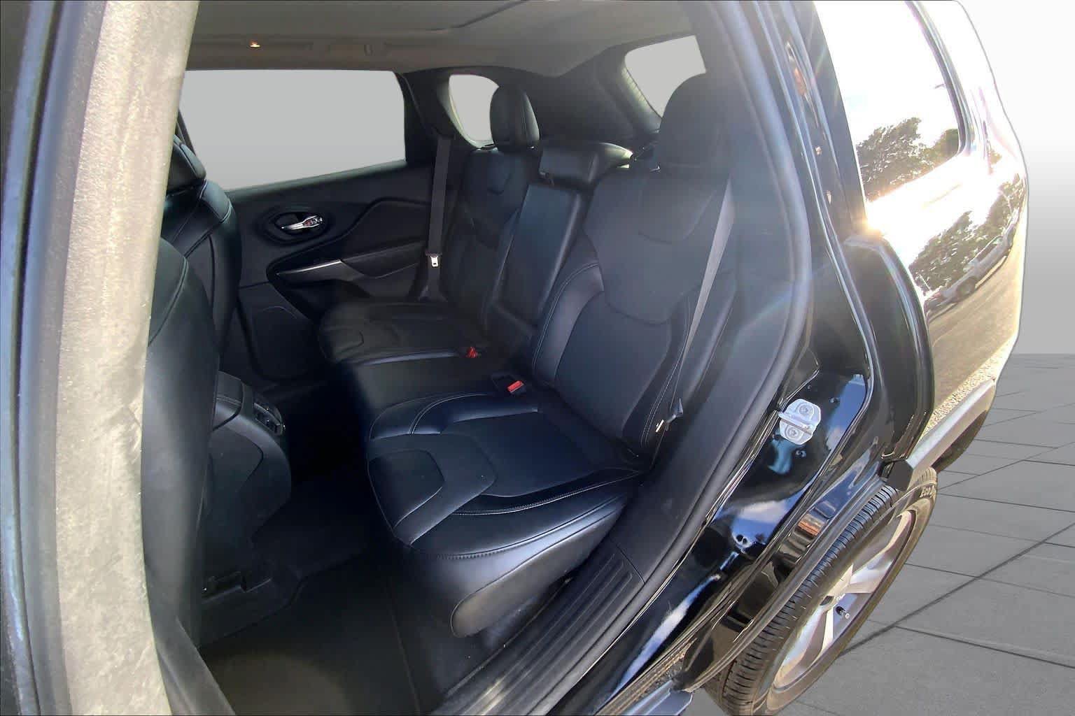 Used 2022 Jeep Cherokee Limited AWD/4WD image 21