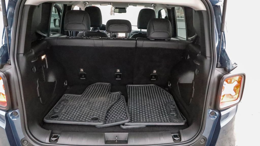 Certified 2023 Jeep Renegade Limited image 25