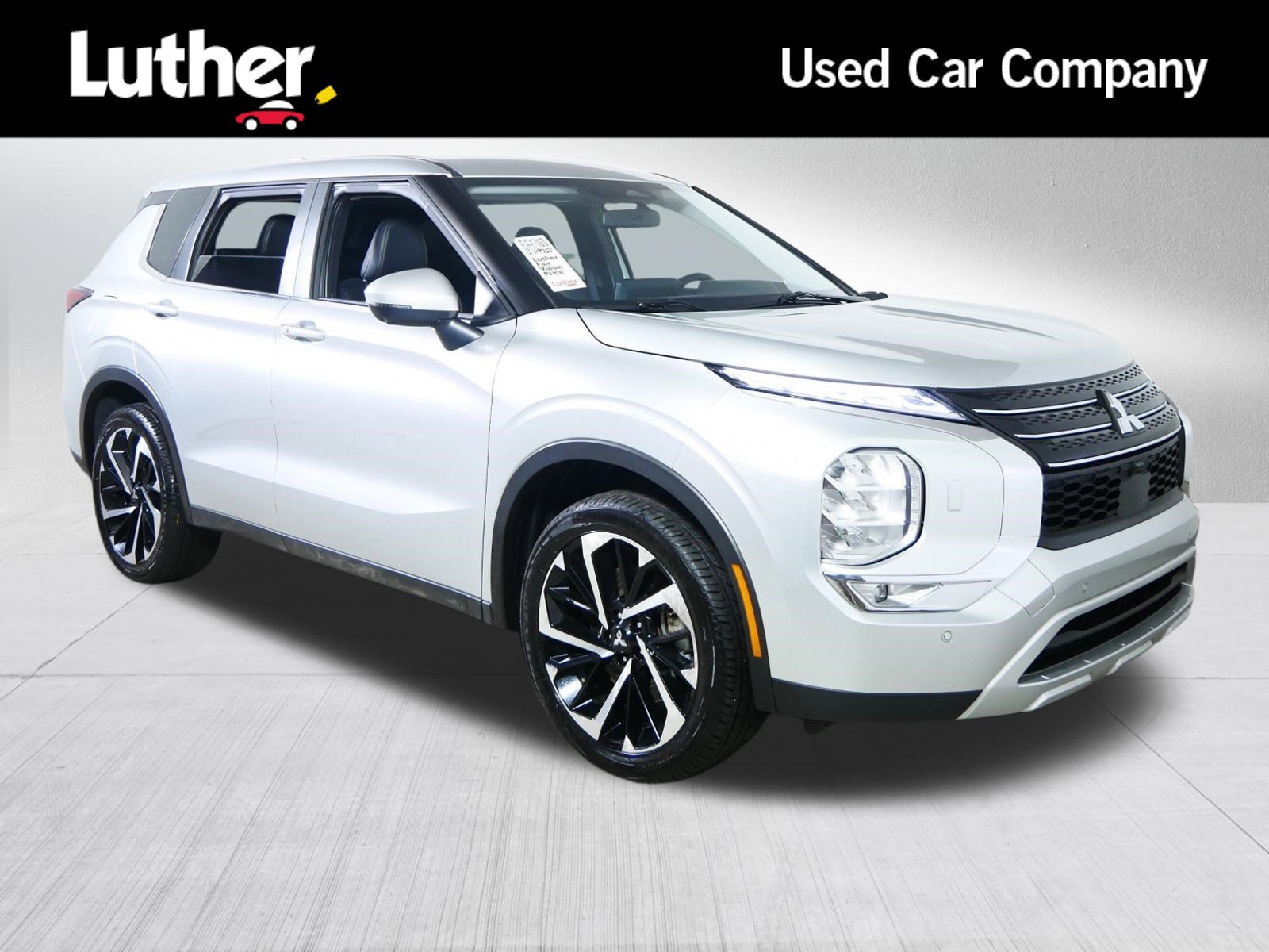 Used 2024 Mitsubishi Outlander SE image 1