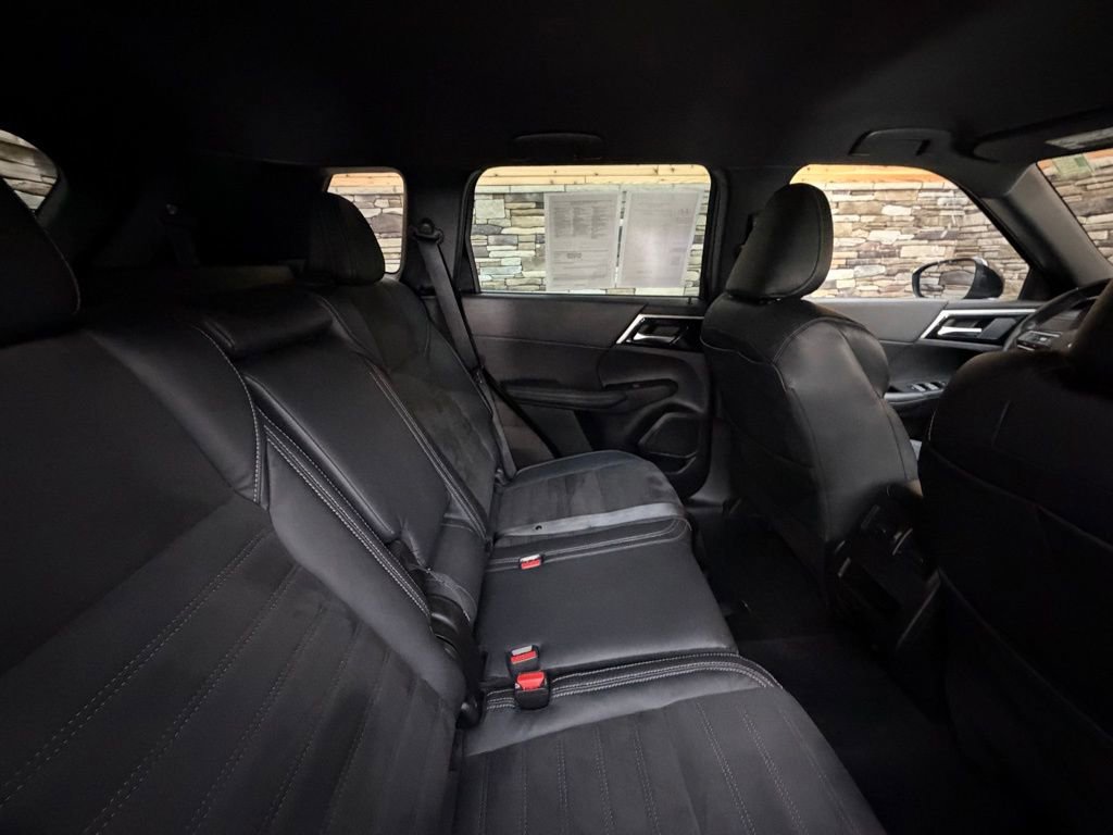 Used 2023 Mitsubishi Outlander SE Black Edition image 31
