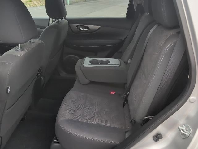 Used 2016 Nissan Rogue SV image 16