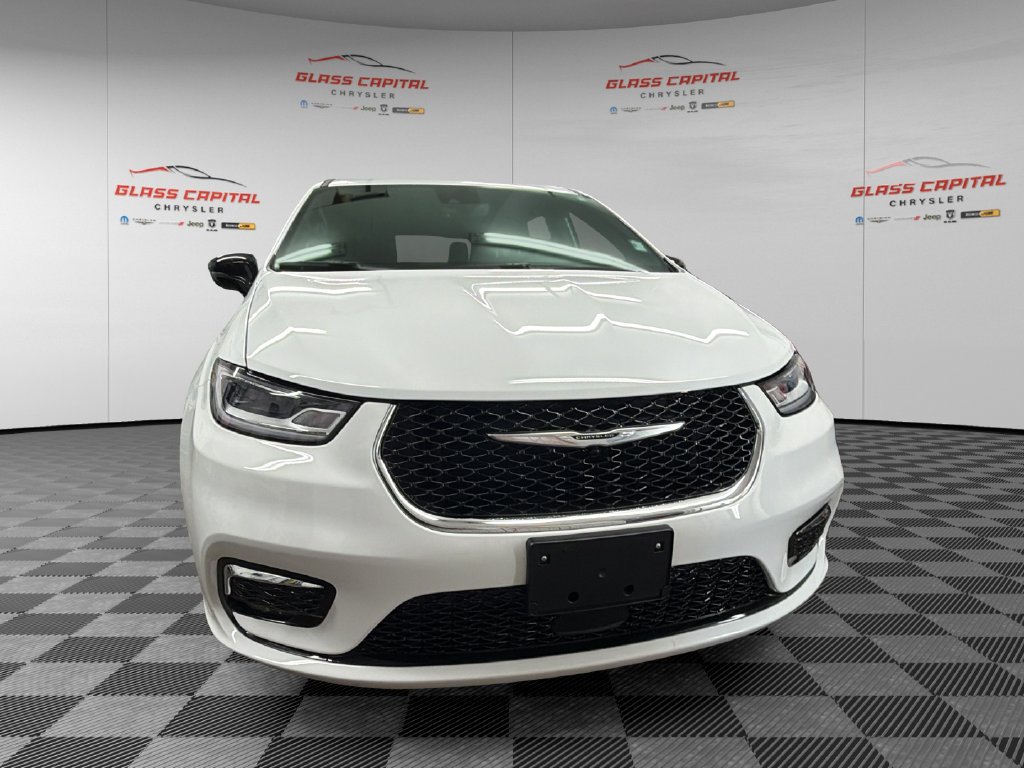 Used 2026 Chrysler Pacifica Select FWD image 2