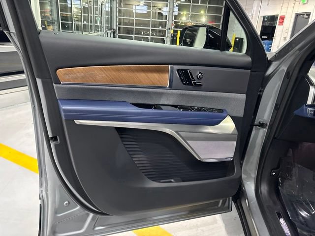 Certified 2026 Cadillac Vistiq Premium Luxury AWD/4WD image 14