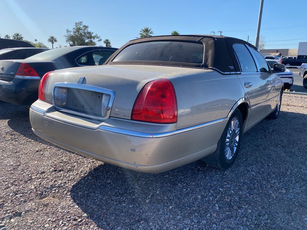 Used 2008 Lincoln Town Car Signature Limited image 4