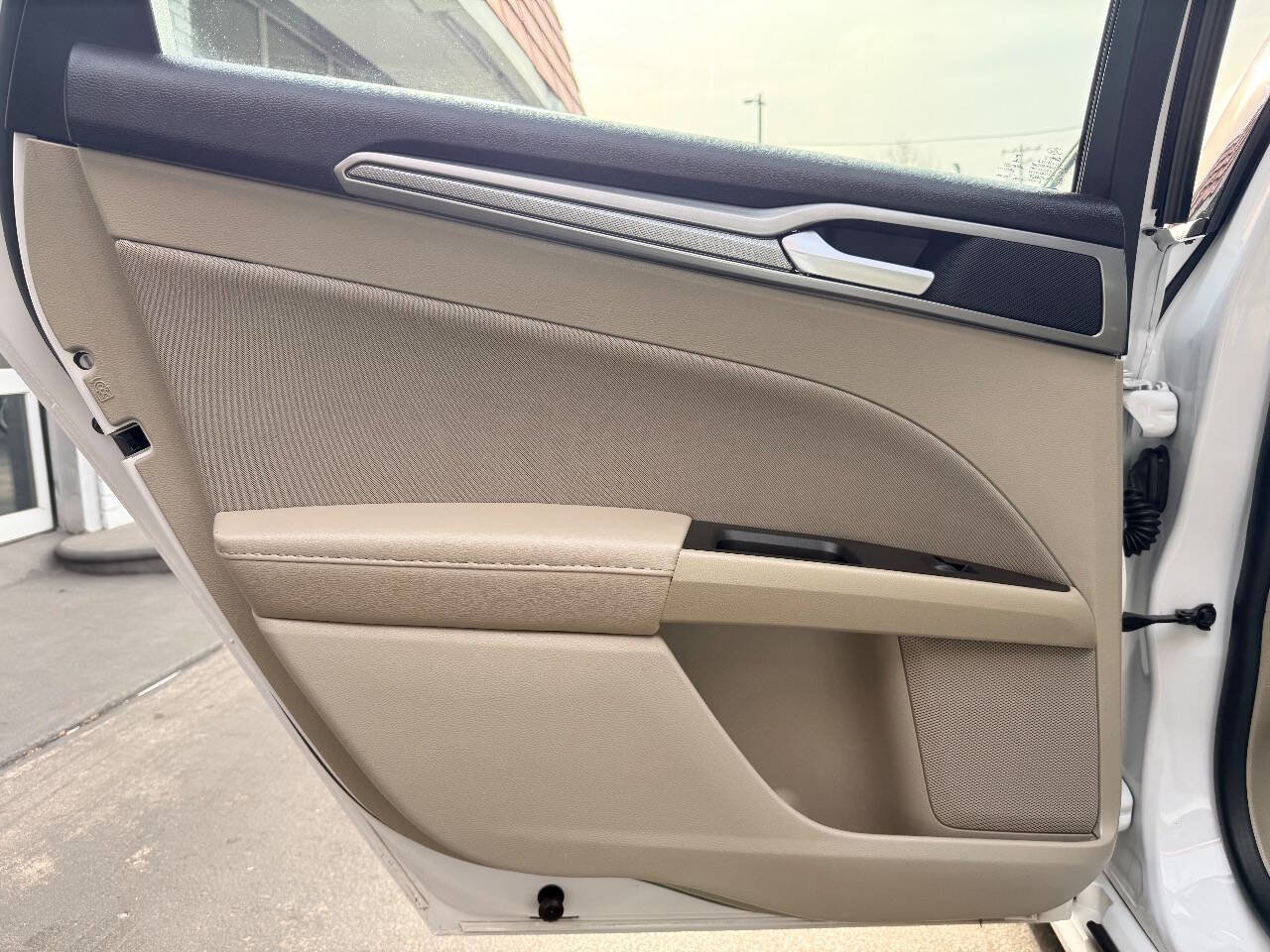 Used 2020 Ford Fusion SE image 28