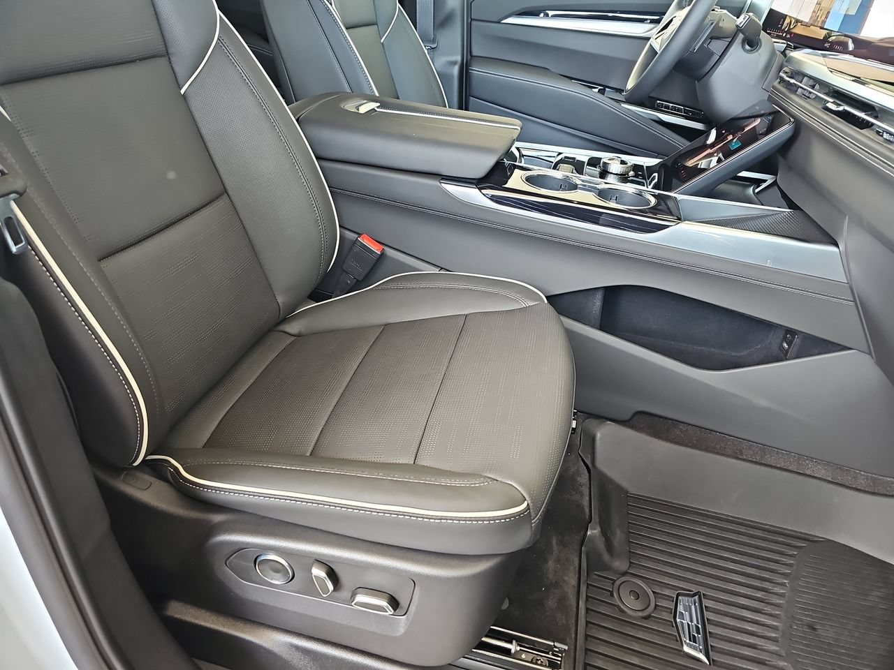 New 2026 Cadillac Escalade Luxury w/ Touring Package AWD/4WD image 10