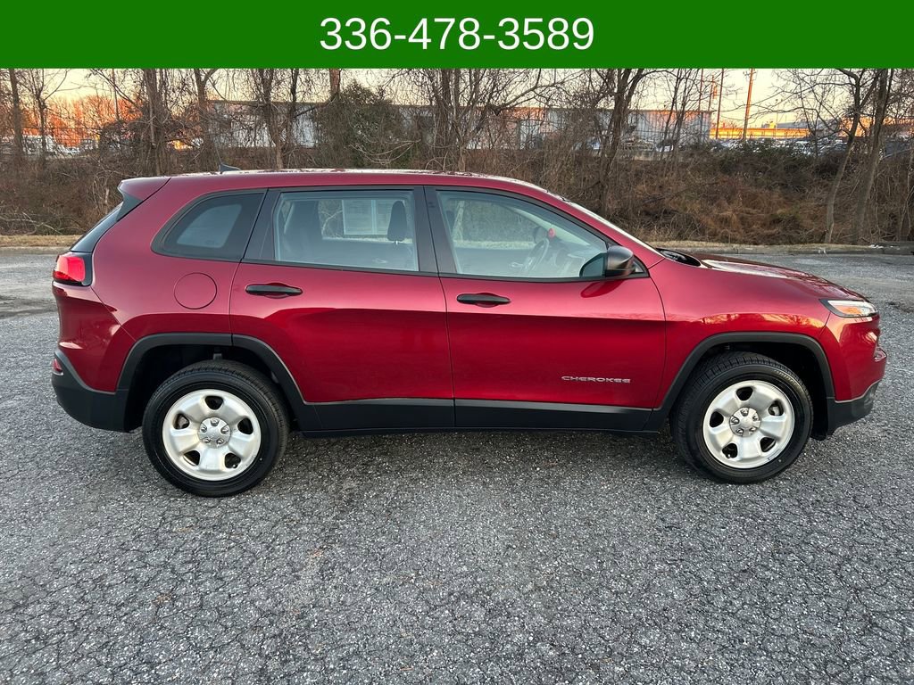 Used 2017 Jeep Cherokee Sport image 6