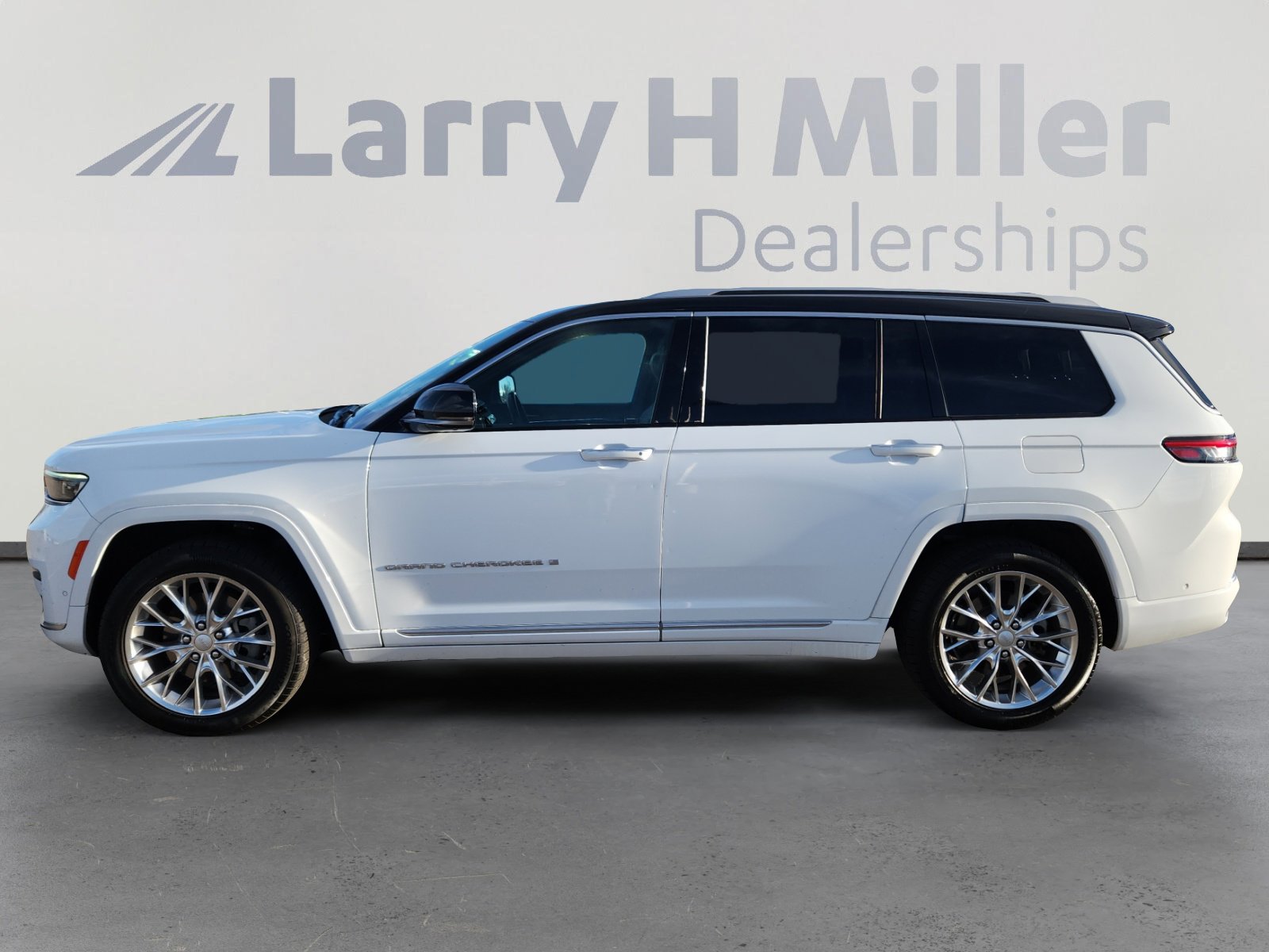 Used 2021 Jeep Grand Cherokee L Summit w/ Advanced Protech Group IV image 4