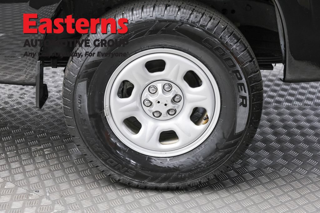Used 2022 Nissan Frontier S RWD image 8