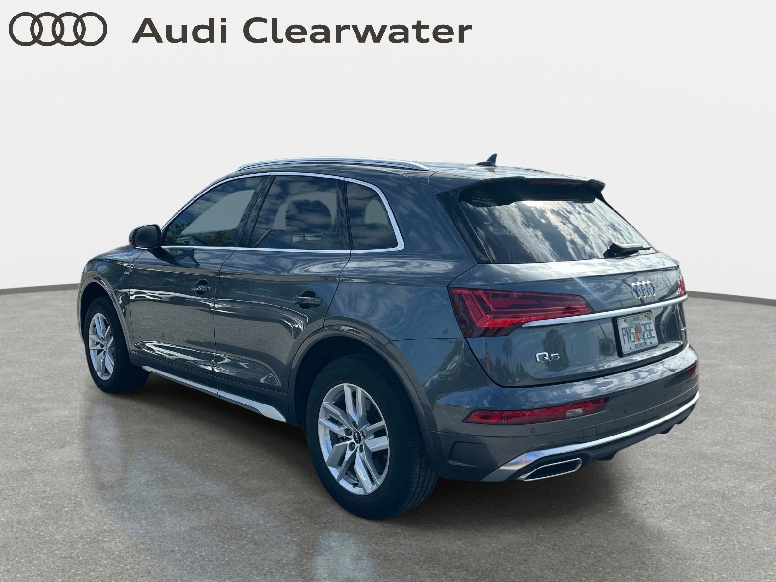 Used 2022 Audi Q5 2.0T Premium w/ Convenience Package AWD/4WD image 2