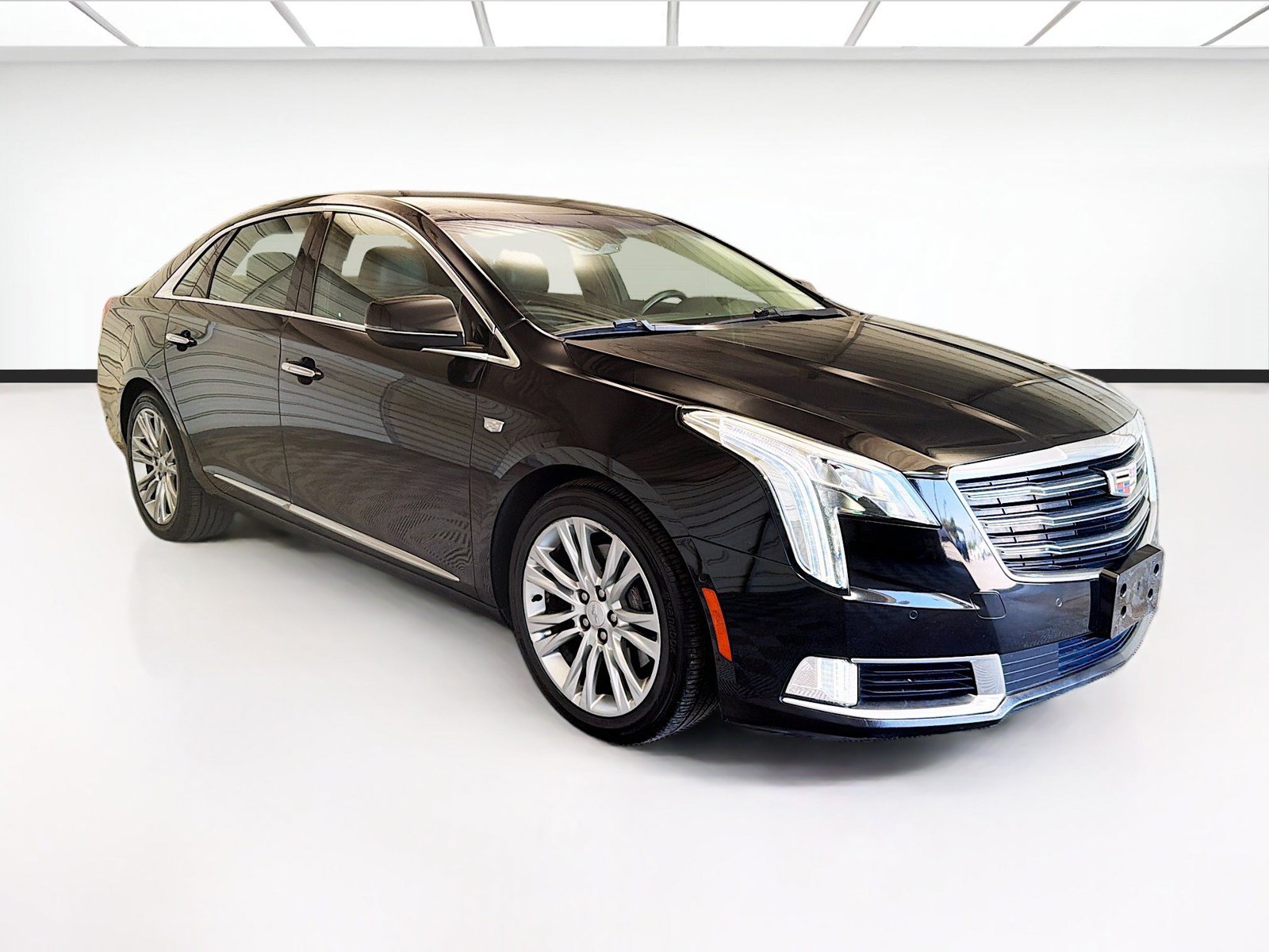 Used 2018 Cadillac XTS Luxury FWD image 3