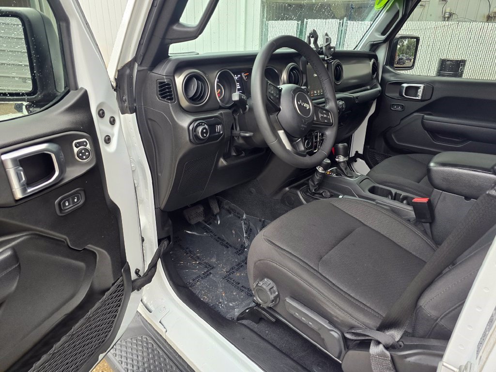 Used 2023 Jeep Gladiator Sport AWD/4WD image 16