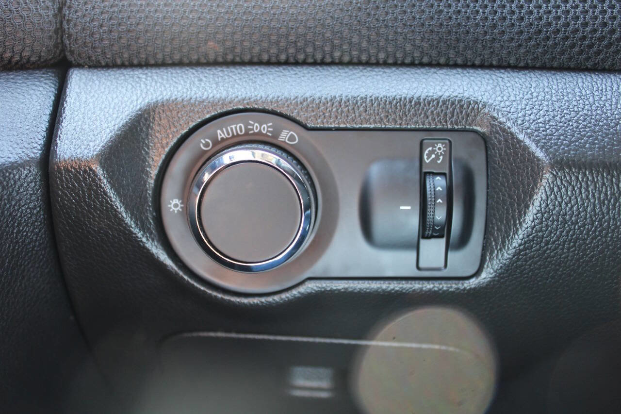 Used 2014 Chevrolet Cruze LT image 38