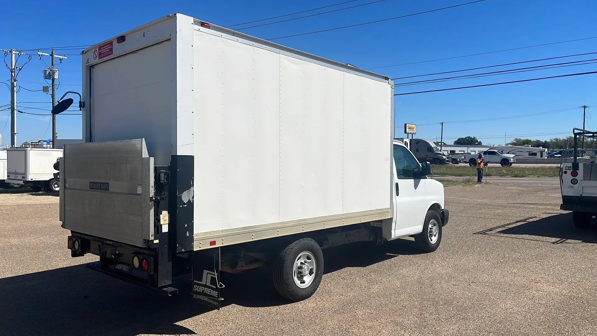 Used 2016 Chevrolet Express 3500 RWD image 4