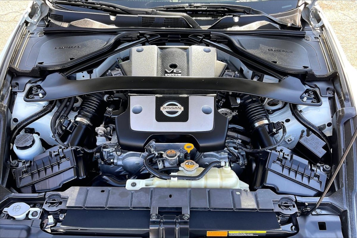 Used 2020 Nissan 370Z Coupe RWD image 10