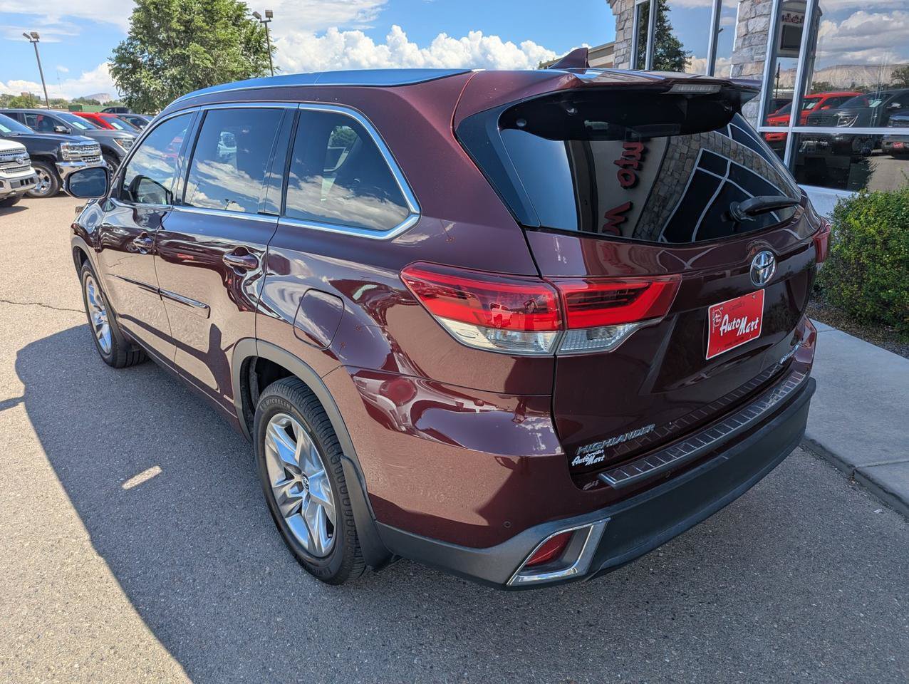 Used 2017 Toyota Highlander Limited AWD/4WD image 3