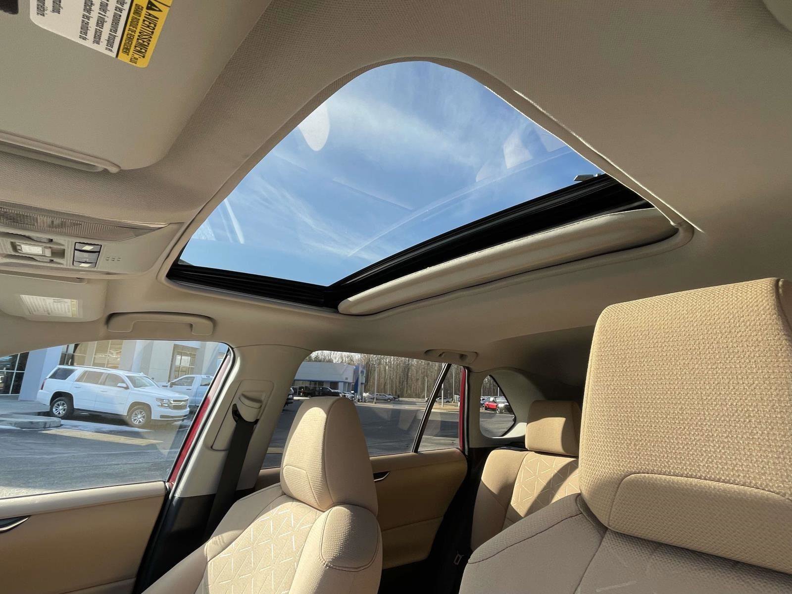 Used 2020 Toyota RAV4 XLE w/ Convenience Package image 7