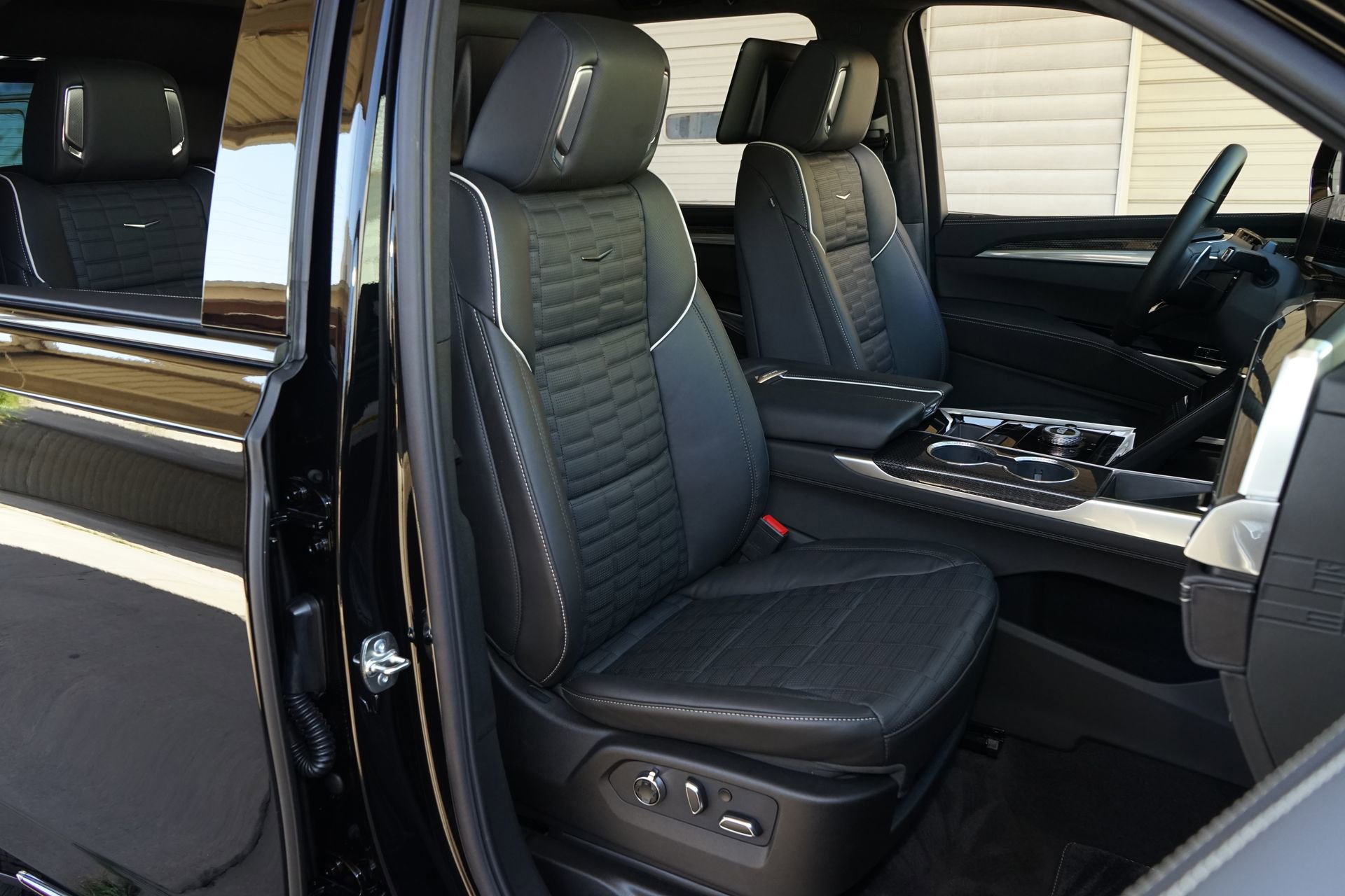 Used 2026 Cadillac Escalade V AWD/4WD image 4