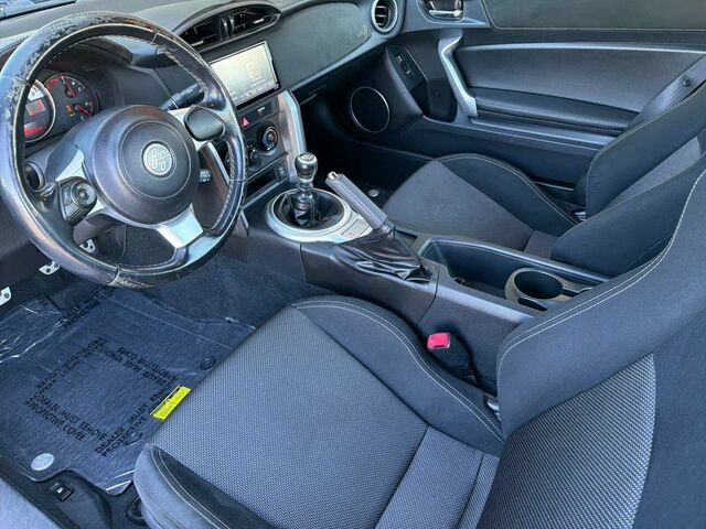 Used 2017 Toyota 86 RWD image 11