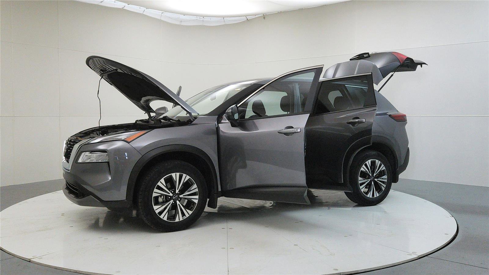 Used 2023 Nissan Rogue SV image 11