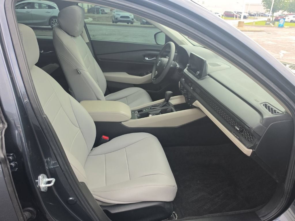 Used 2017 Honda CR-V EX image 31