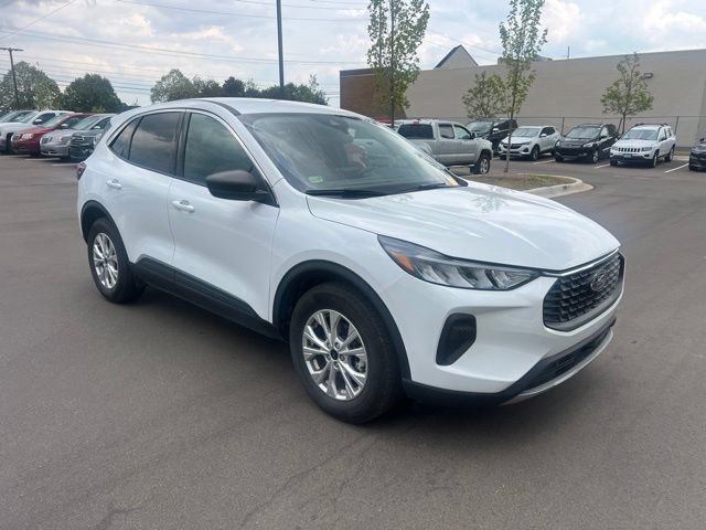 Used 2023 Ford Escape Active AWD/4WD image 3