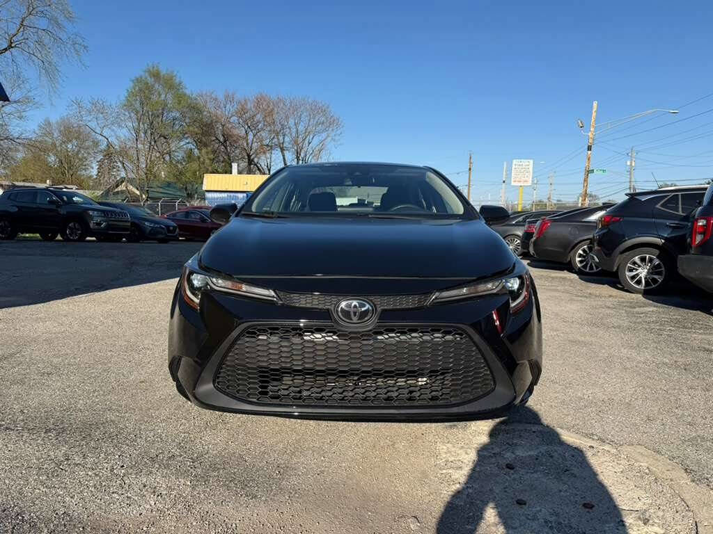 Used 2022 Toyota Corolla LE FWD image 2