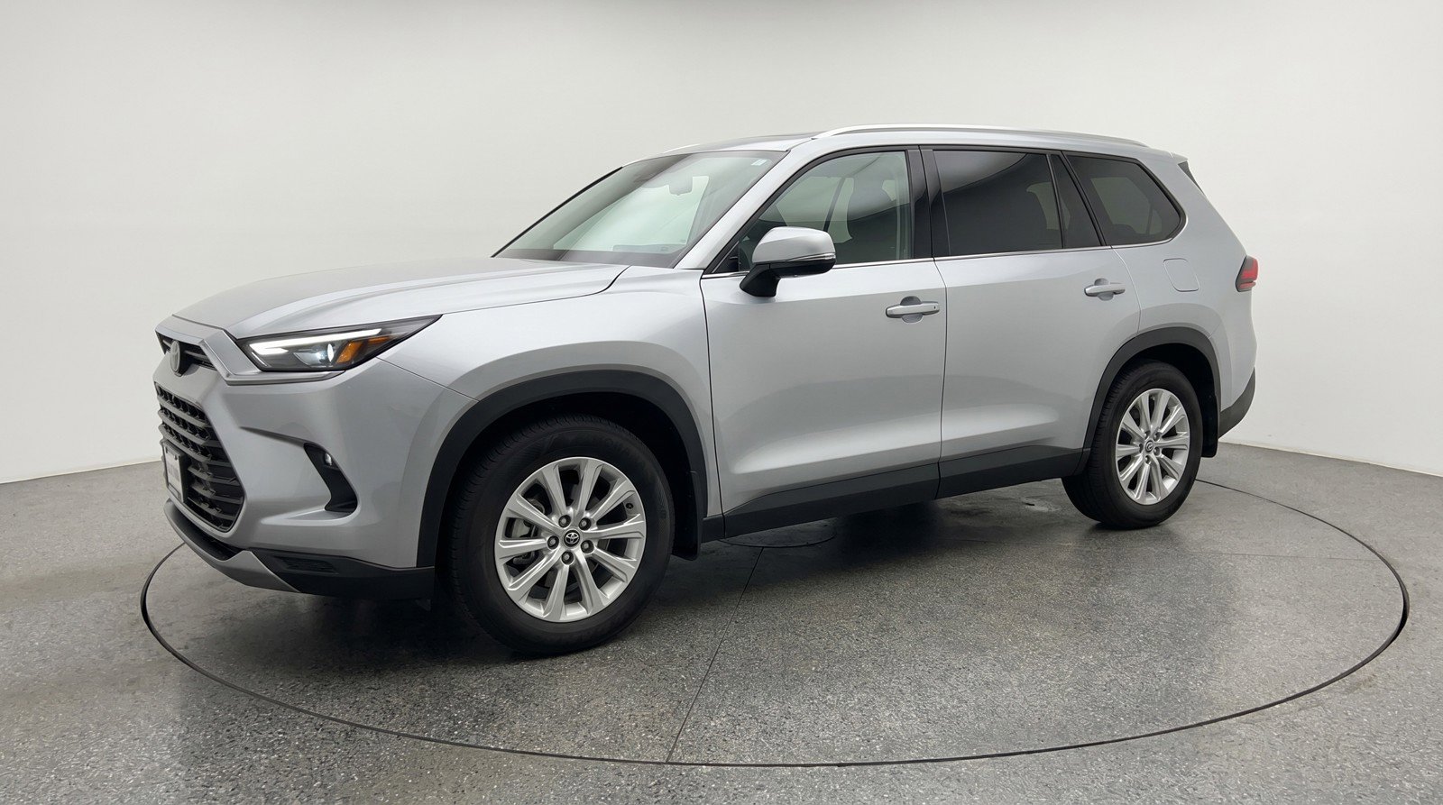 Used 2025 Toyota Grand Highlander FWD image 3