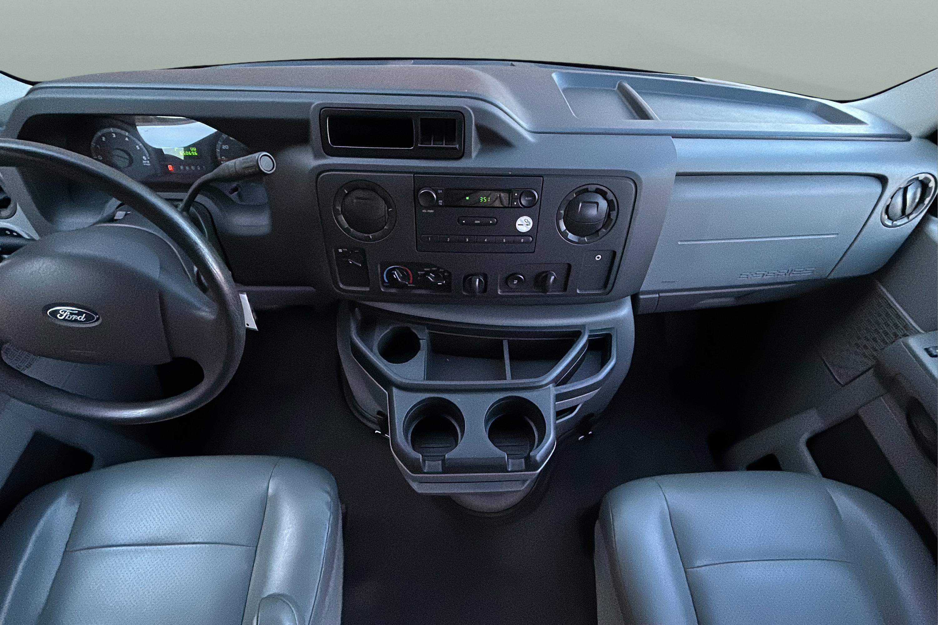 Used 2014 Ford E-250 and Econoline 250 w/ Power Group image 31