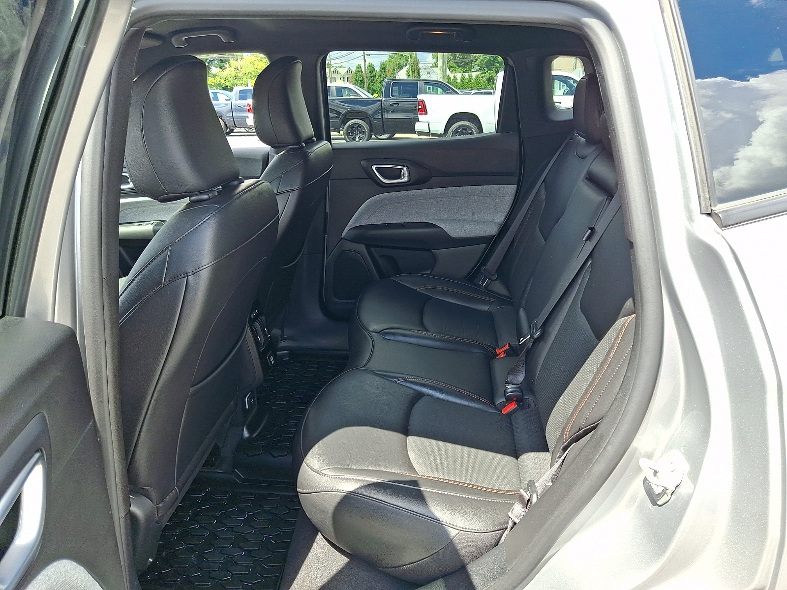Used 2023 Jeep Compass Latitude AWD/4WD image 10