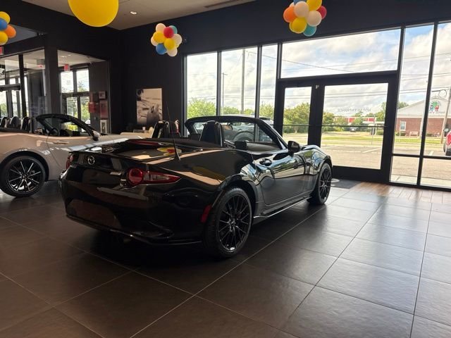 Used 2016 MAZDA MX-5 Miata Club w/ Brembo/BBS Package RWD image 3