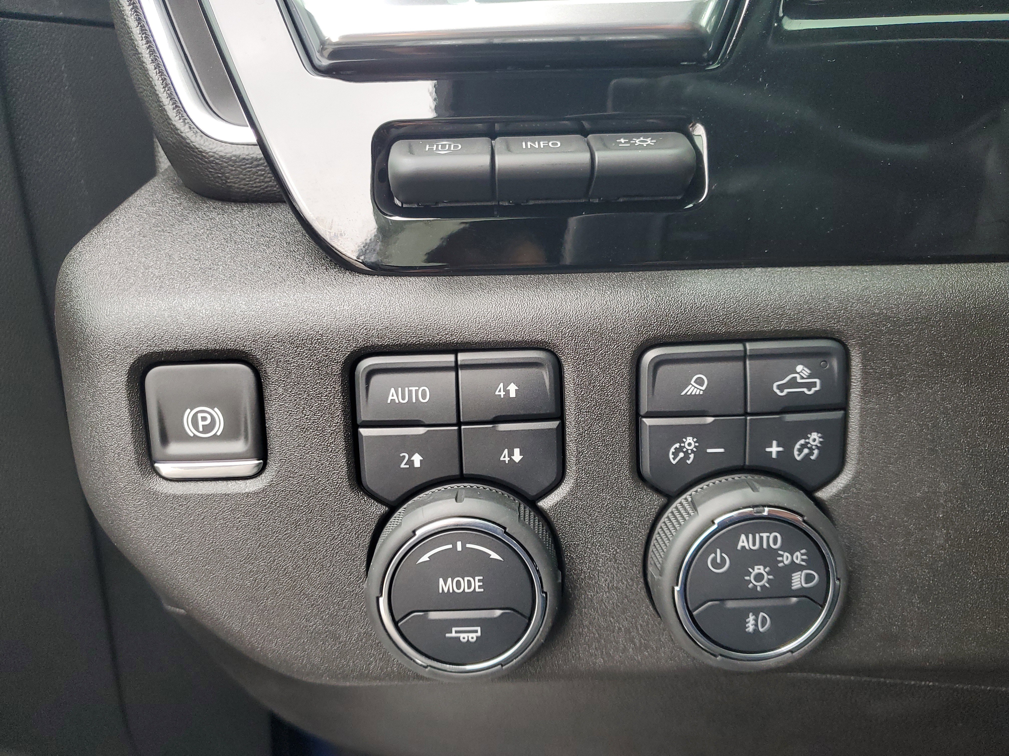 Used 2025 Chevrolet Silverado 2500 LTZ w/ LTZ Premium Package image 20