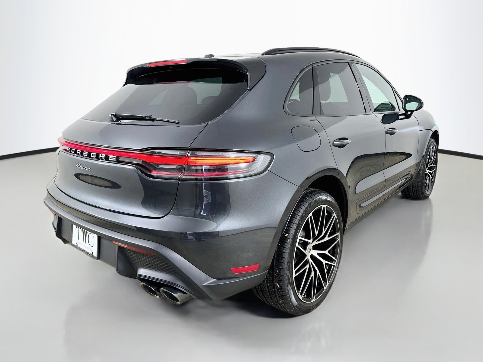 New 2026 Porsche Macan AWD/4WD image 5