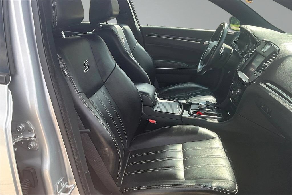 Used 2020 Chrysler 300 S AWD/4WD image 25
