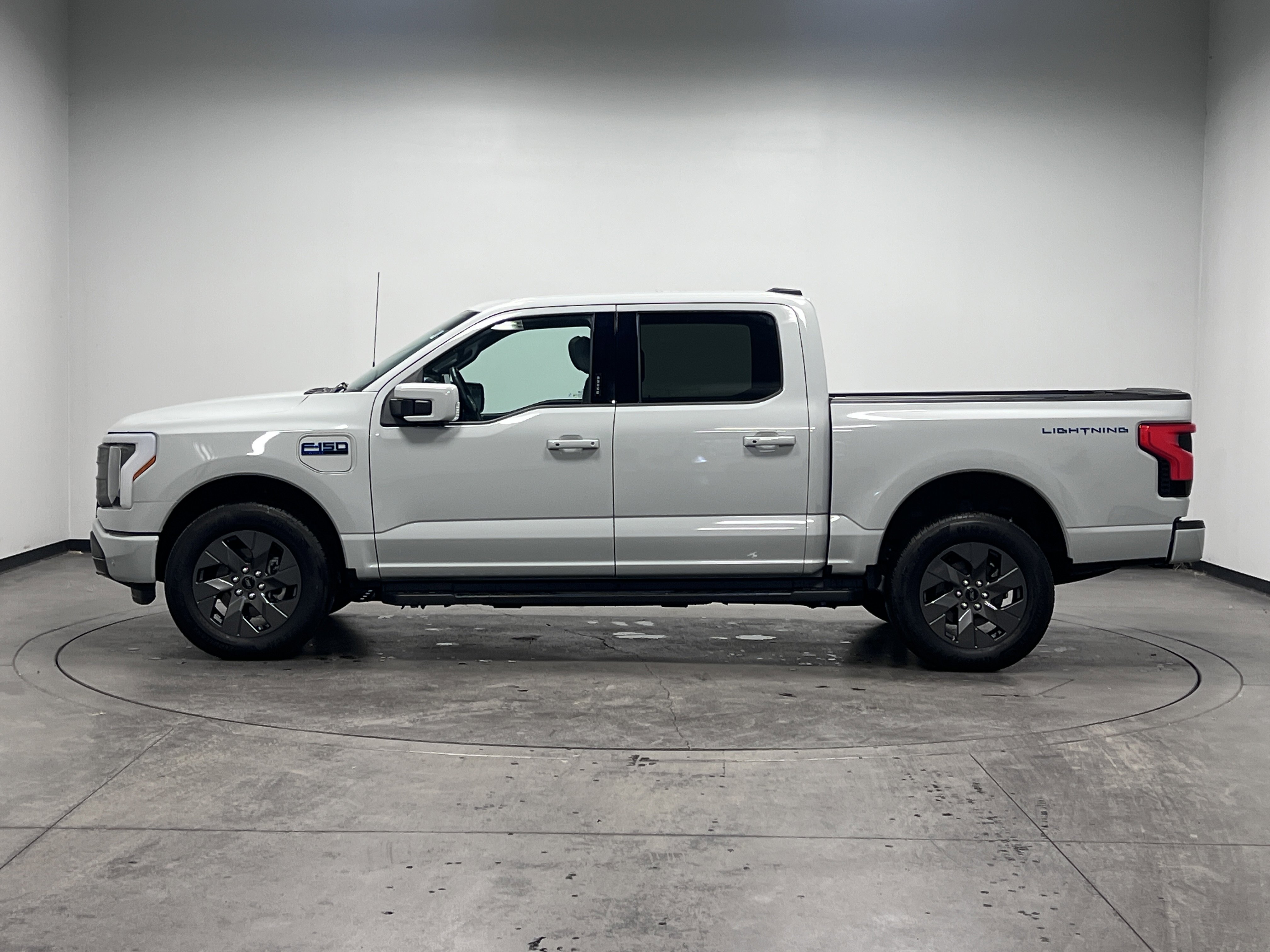 Used 2024 Ford F150 Lightning Lariat AWD/4WD image 5
