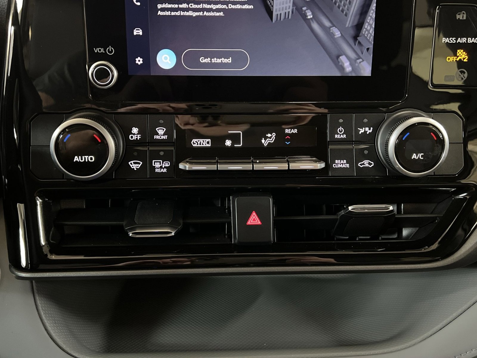 Used 2024 Toyota Highlander LE image 19