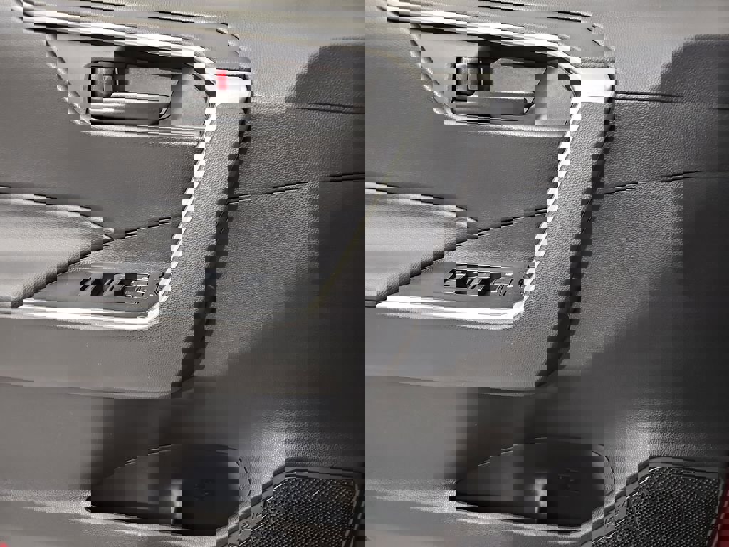 Used 2022 Toyota RAV4 LE image 29