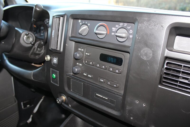 Used 2007 Chevrolet Express 1500 AWD image 18