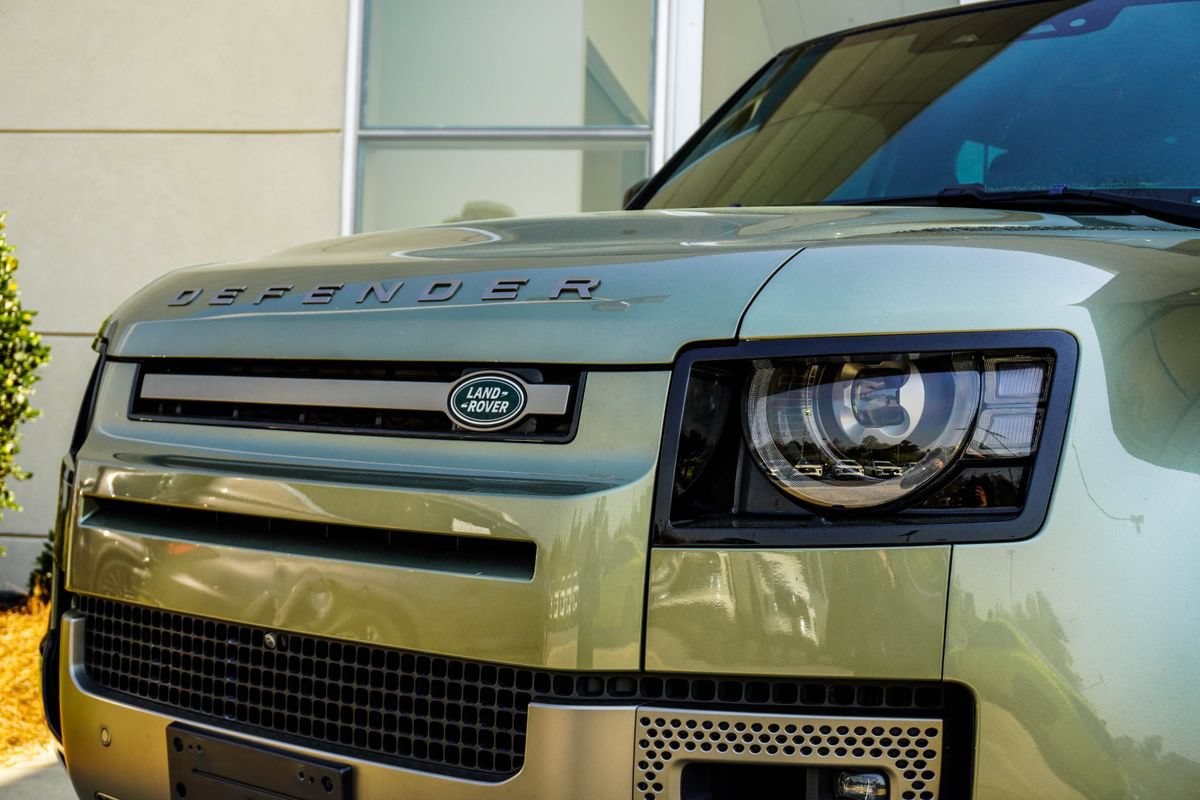 Used 2021 Land Rover Defender 110 X-Dynamic HSE AWD/4WD image 2