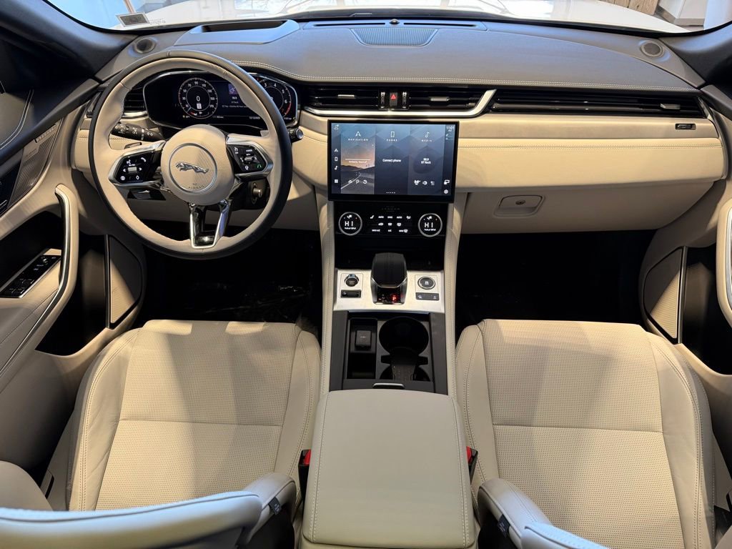 New 2025 Jaguar F-PACE R-Dynamic S image 18