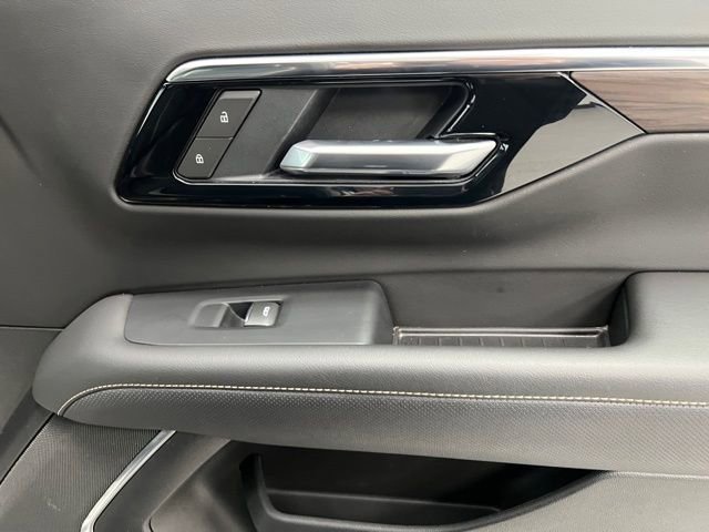 Used 2025 Chevrolet Suburban Premier AWD/4WD image 56