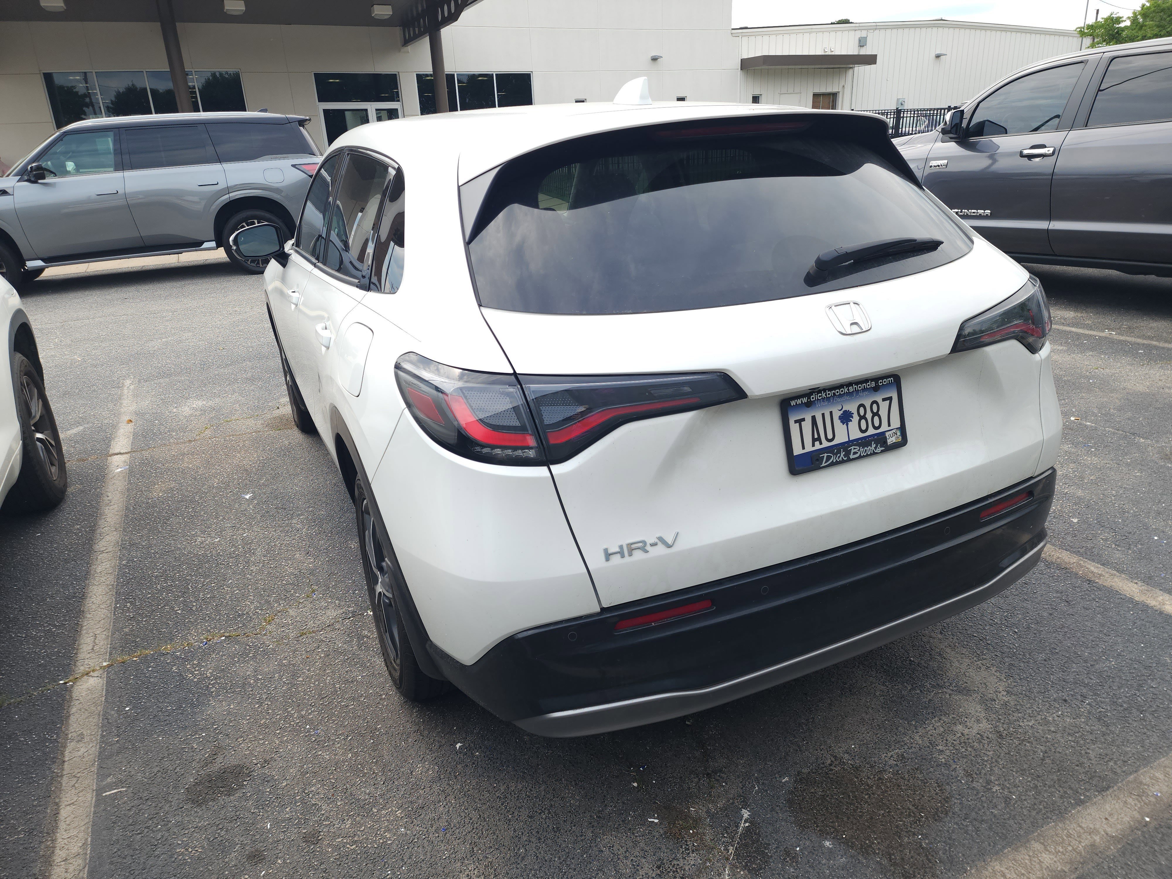 Used 2024 Honda HR-V EX-L image 4