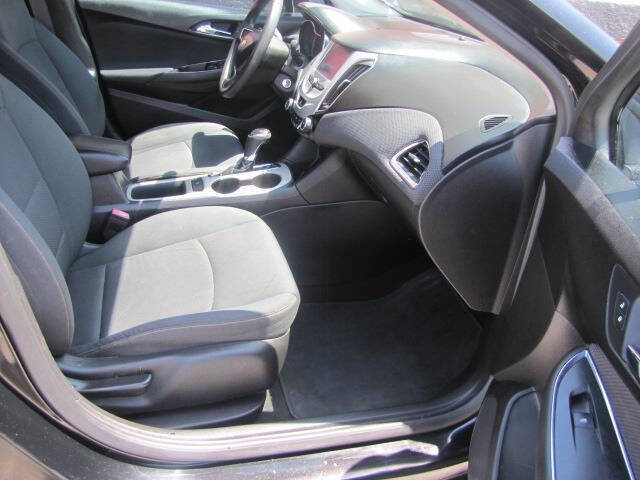 Used 2017 Chevrolet Cruze LS image 12
