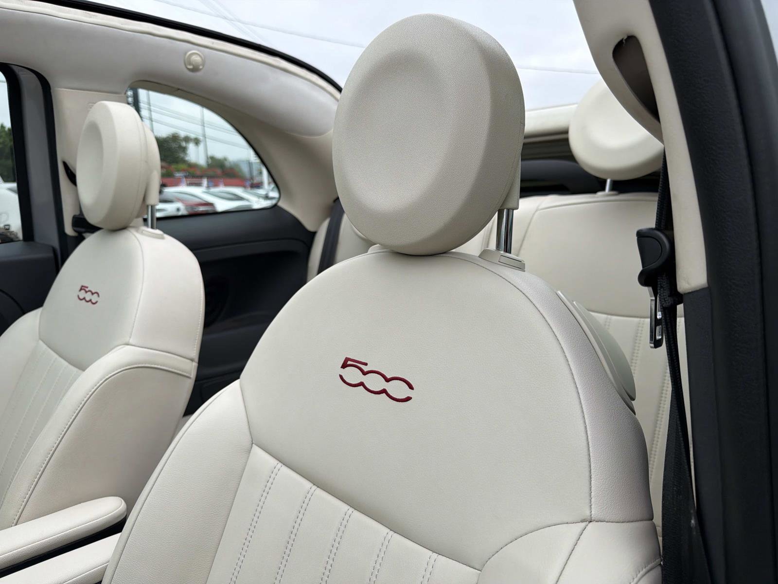 Used 2018 FIAT 500 Lounge FWD image 9