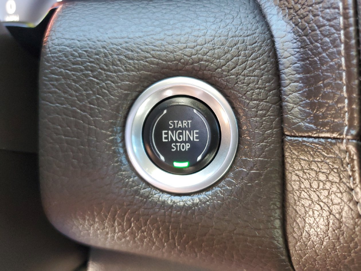 Used 2021 GMC Yukon Denali w/ Denali Premium Package RWD image 24