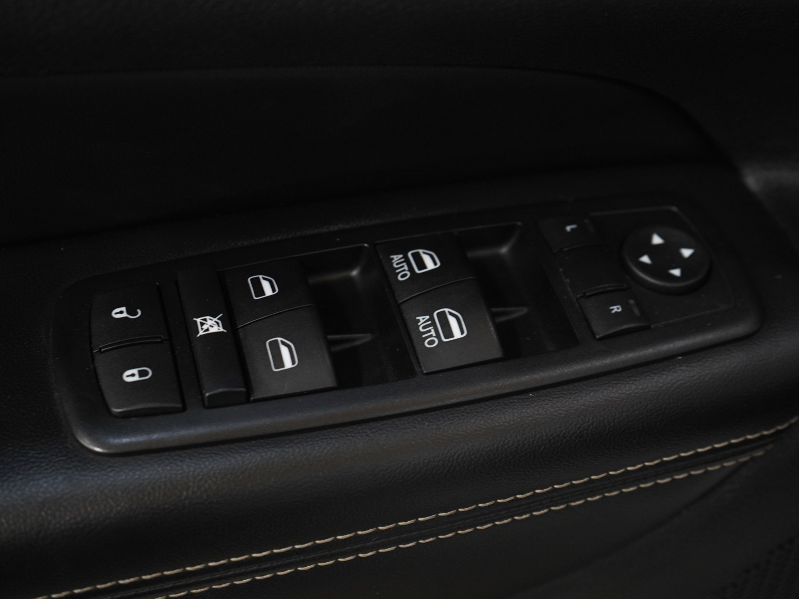 Used 2014 Jeep Grand Cherokee Limited AWD/4WD image 24