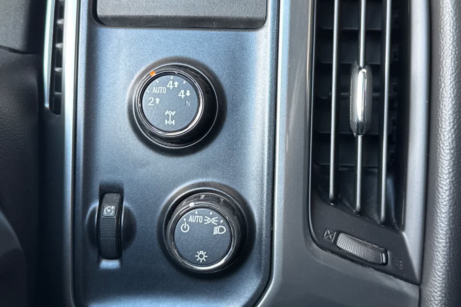 Used 2014 Chevrolet Silverado 1500 LT AWD/4WD image 28