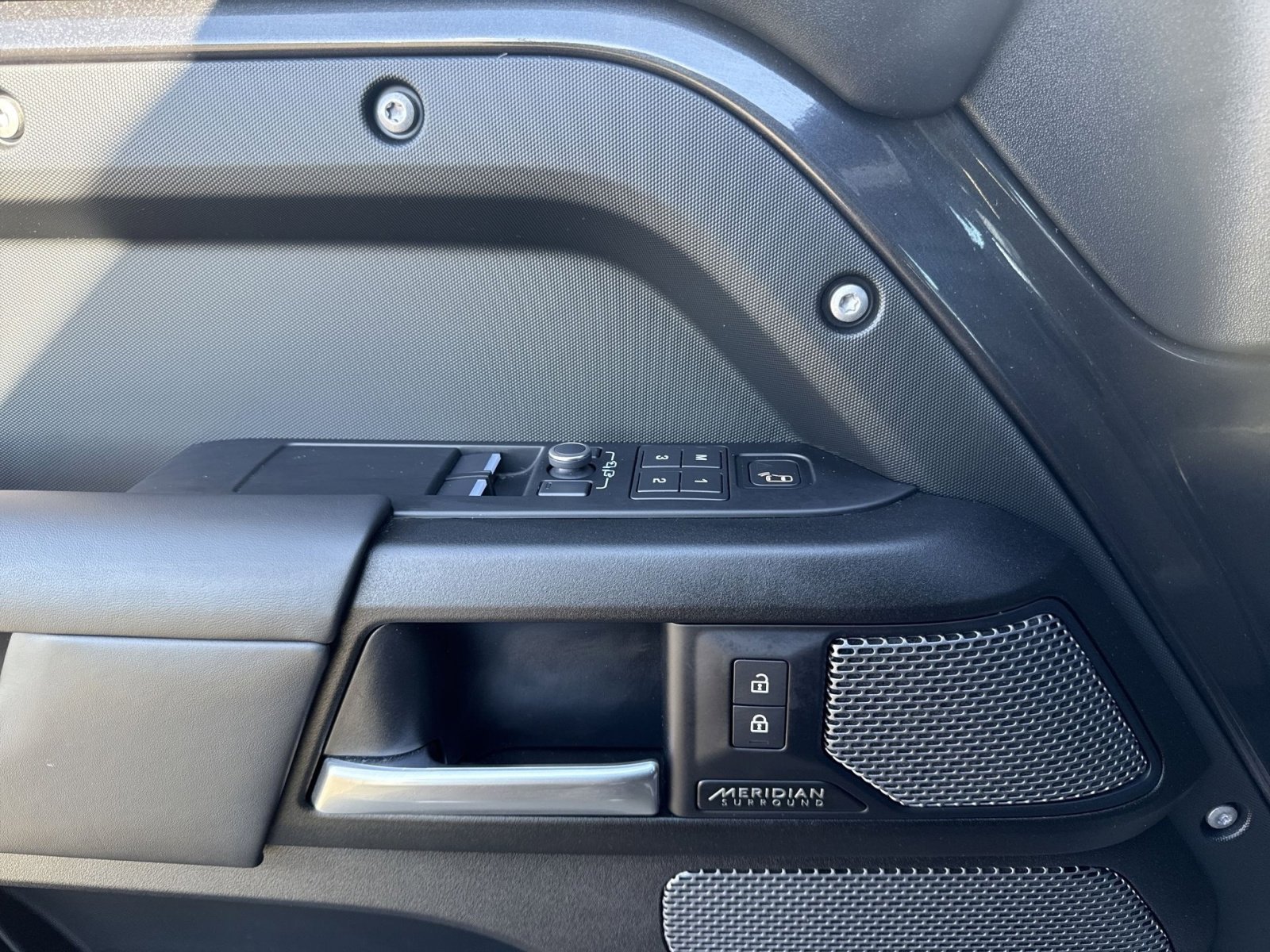 Used 2022 Land Rover Defender 90 V8 image 15